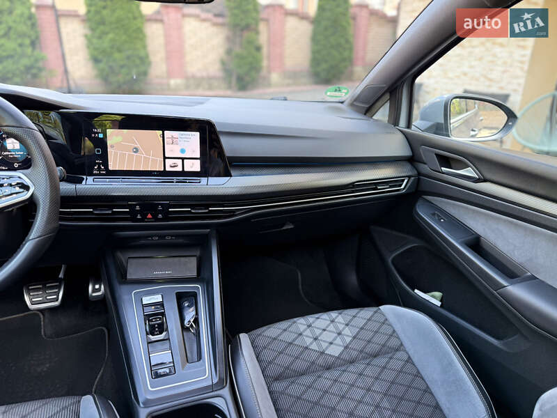 Універсал Volkswagen Golf 2020 в Чернівцях