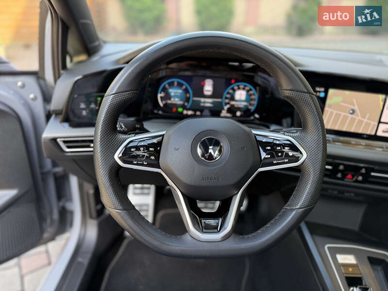 Універсал Volkswagen Golf 2020 в Чернівцях