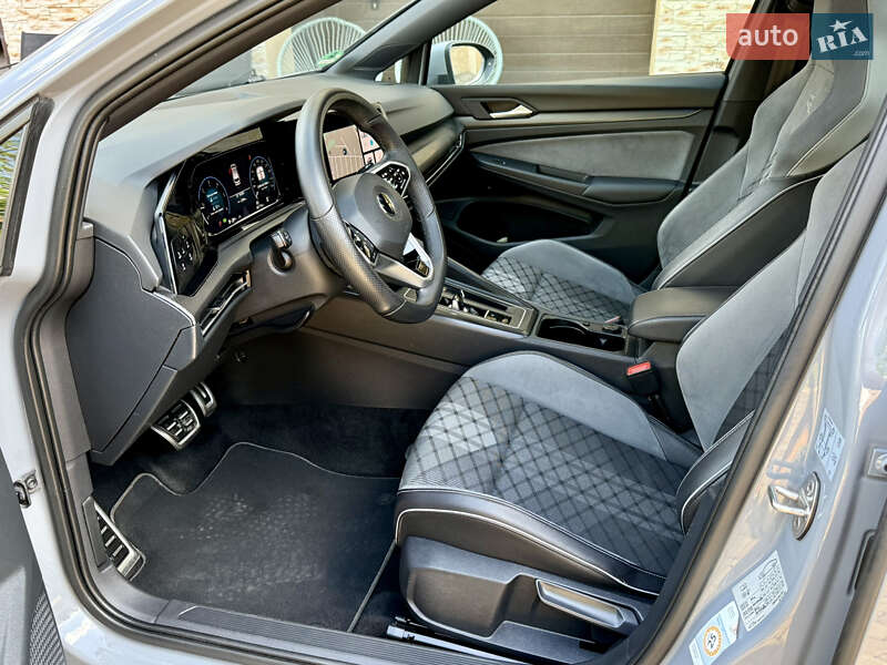 Універсал Volkswagen Golf 2020 в Чернівцях