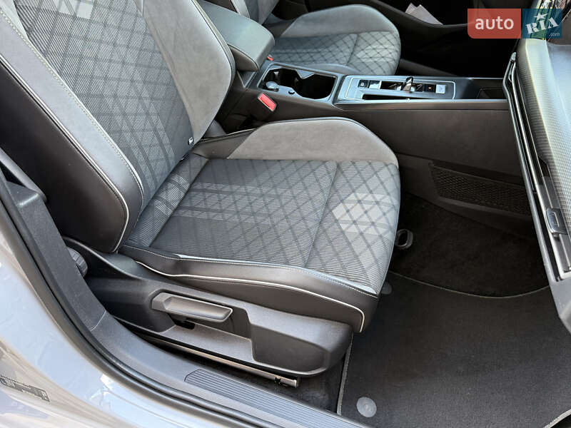 Універсал Volkswagen Golf 2020 в Чернівцях