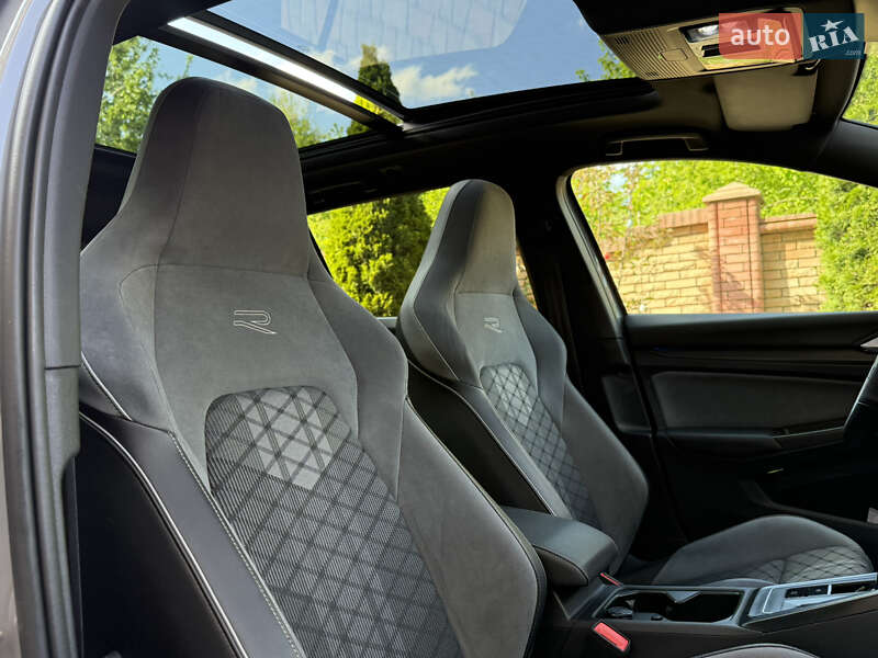 Універсал Volkswagen Golf 2020 в Чернівцях