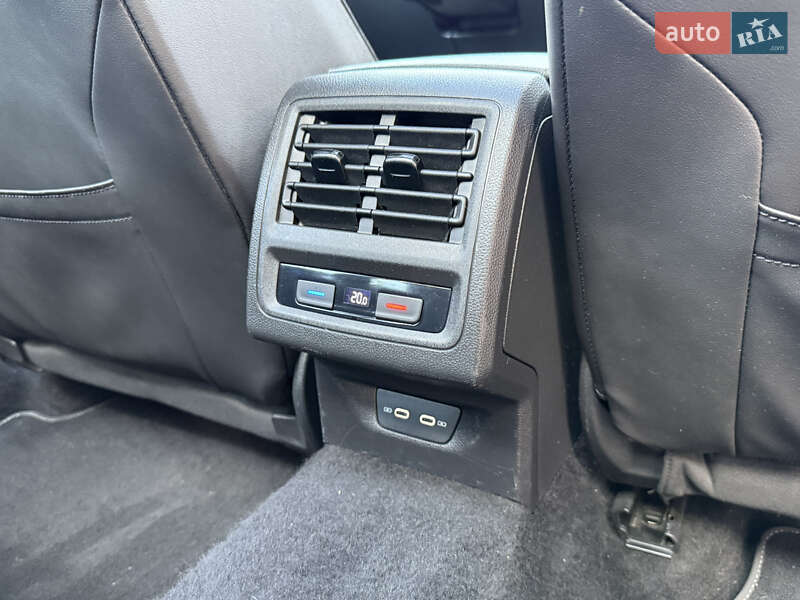 Універсал Volkswagen Golf 2020 в Чернівцях