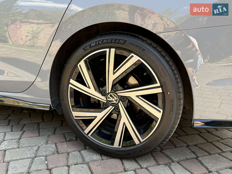 Універсал Volkswagen Golf 2020 в Чернівцях