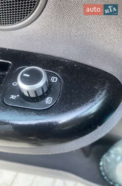 Хэтчбек Volkswagen Golf 2005 в 