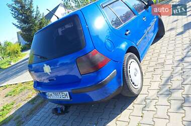 Хетчбек Volkswagen Golf 1999 в 