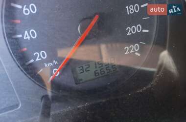 Хетчбек Volkswagen Golf 1999 в 