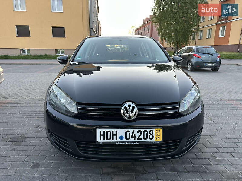 Хэтчбек Volkswagen Golf 2009 в 