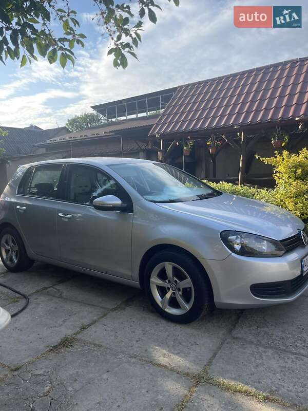 Хэтчбек Volkswagen Golf 2009 в 