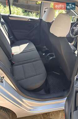 Хэтчбек Volkswagen Golf 2009 в 