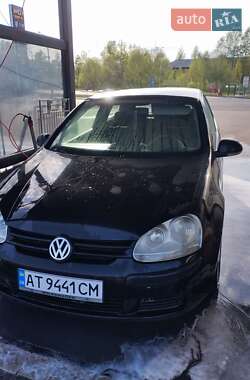 Хетчбек Volkswagen Golf 2004 в Надвірній