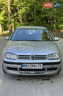 Хэтчбек Volkswagen Golf 2001 в 