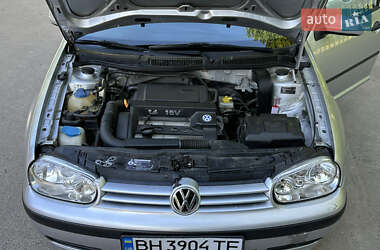 Хэтчбек Volkswagen Golf 2001 в 