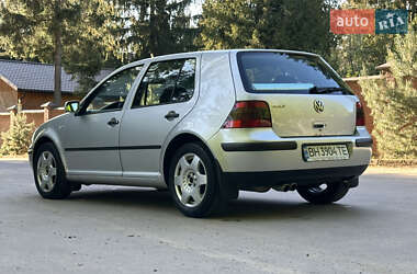 Хэтчбек Volkswagen Golf 2001 в 