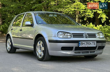 Хэтчбек Volkswagen Golf 2001 в 
