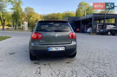 Хэтчбек Volkswagen Golf 2004 в 