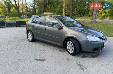 Хэтчбек Volkswagen Golf 2004 в 
