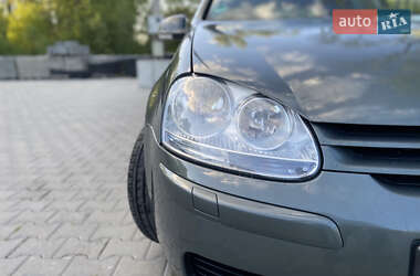 Хэтчбек Volkswagen Golf 2004 в 