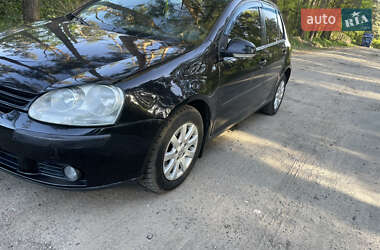 Хетчбек Volkswagen Golf 2004 в 