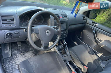Хетчбек Volkswagen Golf 2004 в 