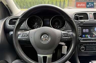 Хэтчбек Volkswagen Golf 2010 в 