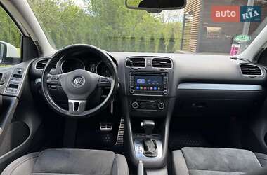 Хэтчбек Volkswagen Golf 2010 в 