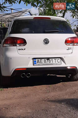 Хетчбек Volkswagen Golf 2011 в 