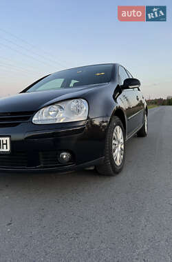 Хетчбек Volkswagen Golf 2006 в 