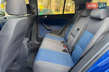 Хетчбек Volkswagen Golf 2005 в 