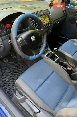 Хетчбек Volkswagen Golf 2005 в 