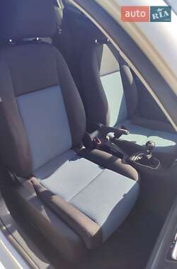 Хетчбек Volkswagen Golf 2012 в 