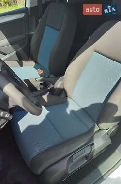 Хетчбек Volkswagen Golf 2012 в 
