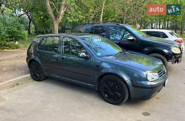 Хэтчбек Volkswagen Golf 2001 в Харькове