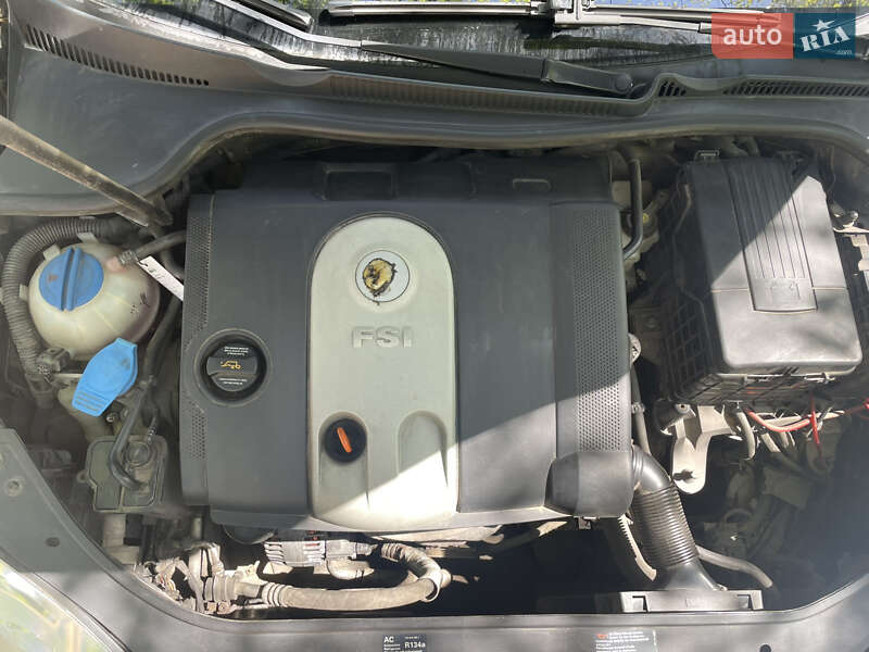 Хетчбек Volkswagen Golf 2005 в Києві