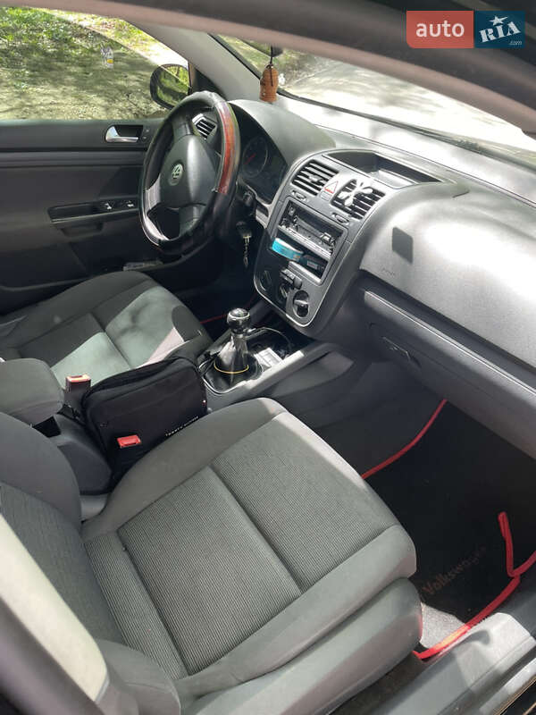 Хетчбек Volkswagen Golf 2005 в Києві