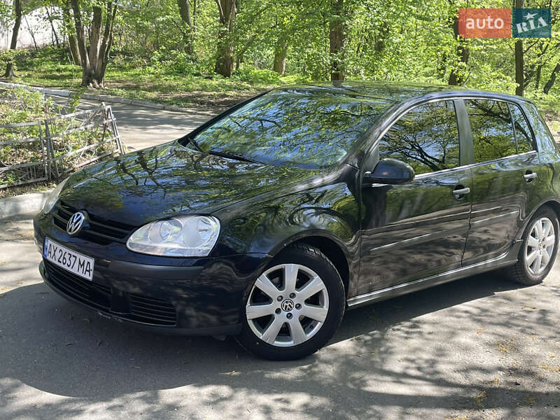 Хетчбек Volkswagen Golf 2005 в Києві