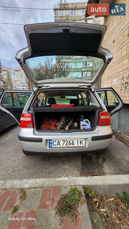 Хетчбек Volkswagen Golf 2002 в Вишгороді