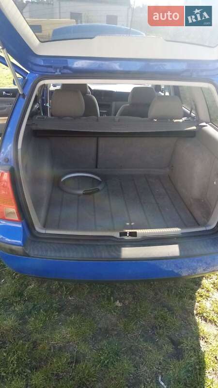 Універсал Volkswagen Golf 2001 в Львові