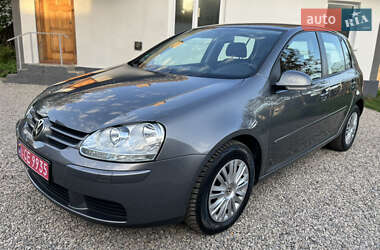 Хэтчбек Volkswagen Golf 2005 в Калуше