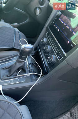 Хетчбек Volkswagen Golf 2018 в 