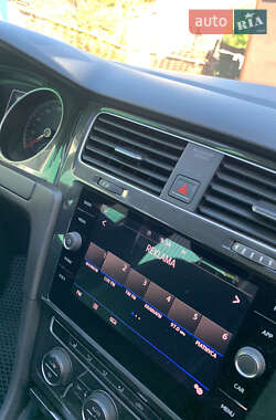 Хетчбек Volkswagen Golf 2018 в 