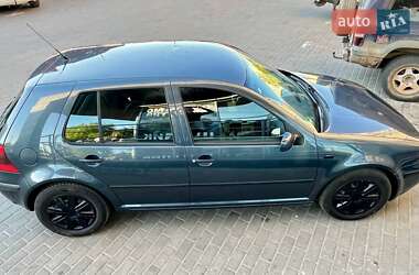 Хетчбек Volkswagen Golf 2001 в Харкові
