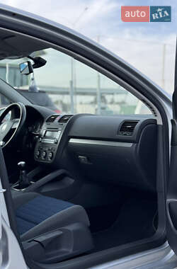 Хетчбек Volkswagen Golf 2007 в 