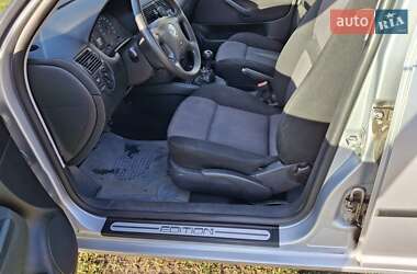 Универсал Volkswagen Golf 2001 в 