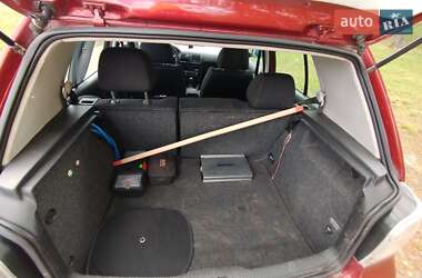 Хетчбек Volkswagen Golf 1998 в 