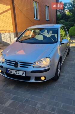 Хетчбек Volkswagen Golf 2005 в Білогородці