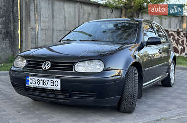 Хетчбек Volkswagen Golf 2001 в 