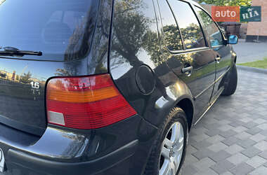 Хетчбек Volkswagen Golf 2001 в 