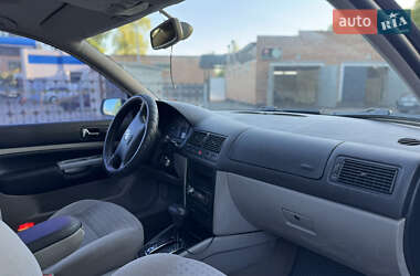 Хетчбек Volkswagen Golf 2001 в 