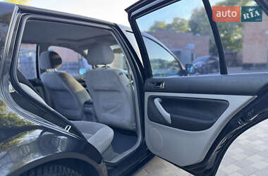 Хетчбек Volkswagen Golf 2001 в 