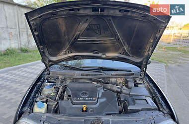 Хетчбек Volkswagen Golf 2001 в 